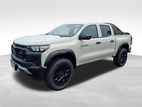 New 2026 Chevrolet Colorado Trail Boss w/ Midnight Edition AWD/4WD image 4