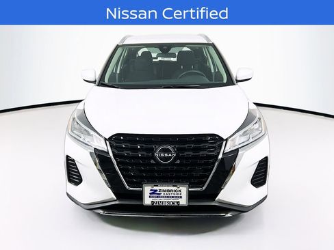 Used 2022 Nissan Kicks SV image 2