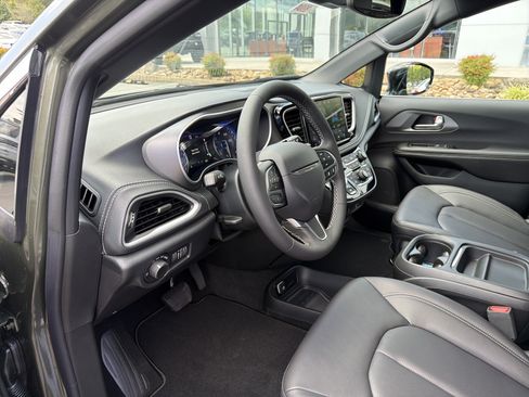 New 2027 Chrysler Pacifica Select FWD image 15