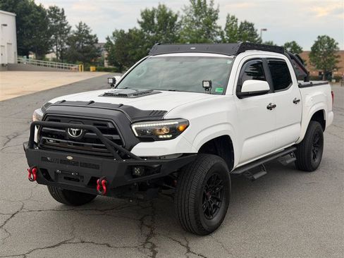 Used 2017 Toyota Tacoma SR w/ Tow Package AWD/4WD image 3