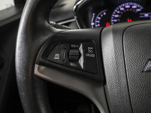 Used 2022 Chevrolet Trax LT w/ LT Convenience Package image 27