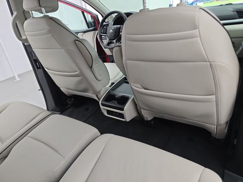 Used 2025 Honda Odyssey Touring image 11