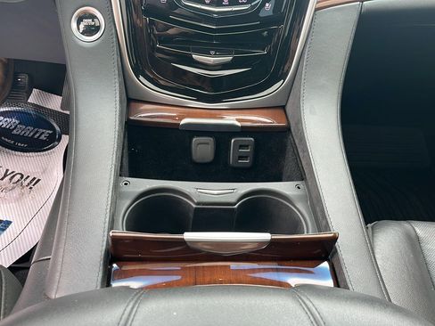 Used 2019 Cadillac Escalade Luxury image 20