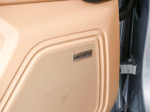 Certified 2025 Porsche Macan image 7