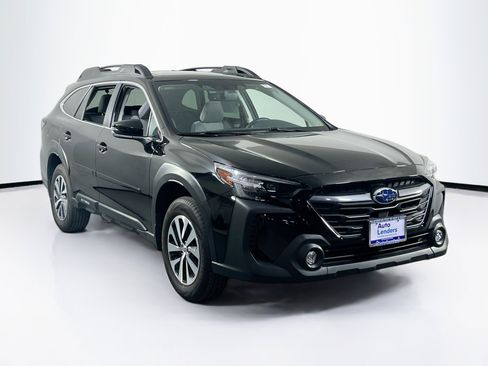 Used 2023 Subaru Outback Premium AWD/4WD image 3