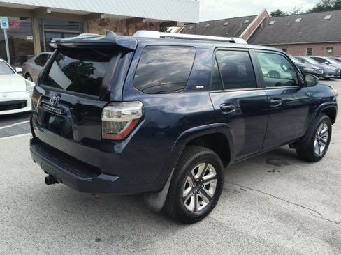 Used 2018 Toyota 4Runner SR5 AWD/4WD image 5