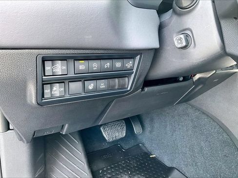 Used 2025 Toyota Tundra Platinum AWD/4WD image 32