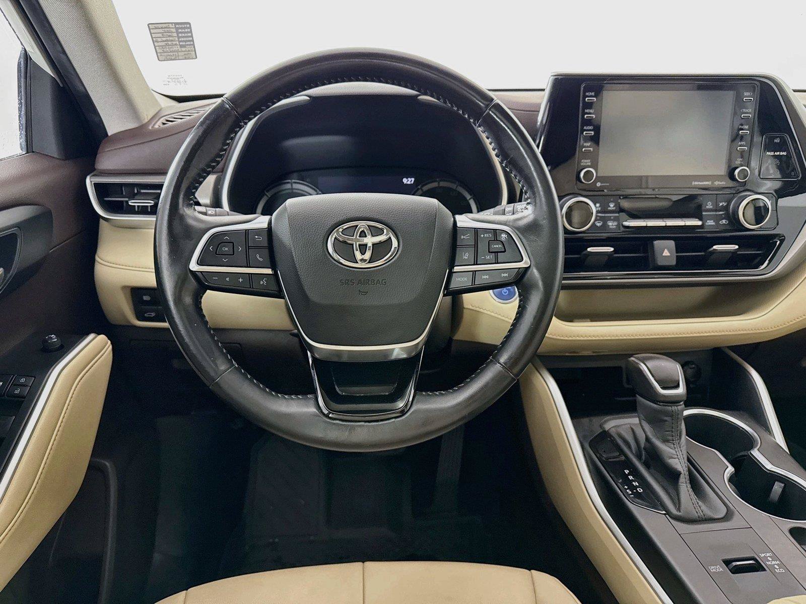 Used 2020 Toyota Highlander XLE AWD/4WD image 31