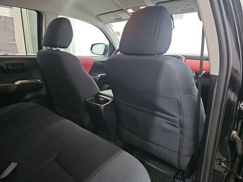 Used 2019 Toyota Tacoma SR5 AWD/4WD image 29