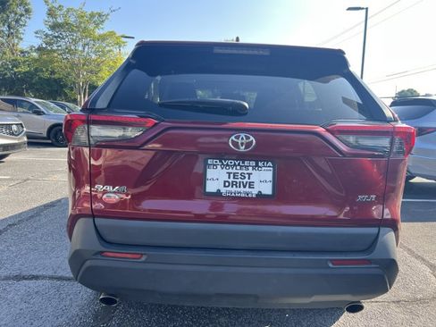 Used 2021 Toyota RAV4 XLE Premium FWD image 4