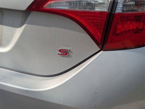 Used 2015 Toyota Corolla S image 8