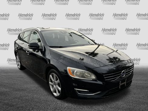 Used 2016 Volvo V60 T5 Premier w/ Convenience Package image 2