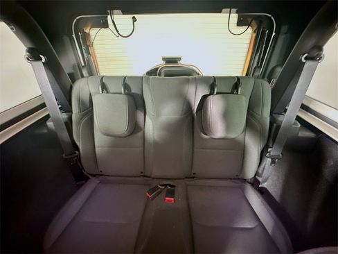 Used 2022 Jeep Wrangler Sport S image 13