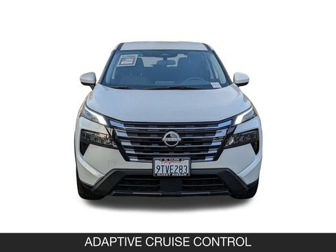 Certified 2026 Nissan Rogue SV FWD image 4