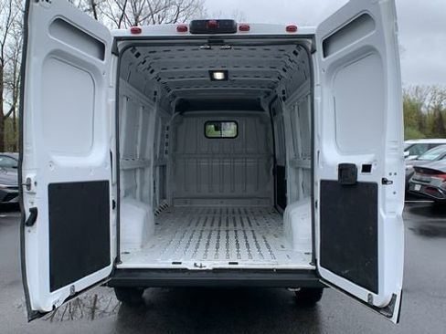 Used 2024 RAM ProMaster 2500 w/ Convenience Group FWD image 16