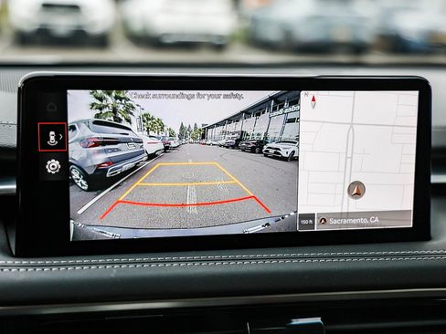 Used 2025 Genesis G70 2.5T image 23