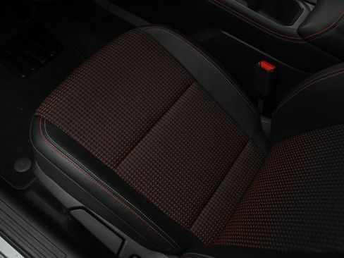 New 2025 Nissan Kicks SR image 25