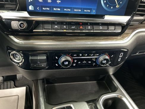 Used 2022 Chevrolet Silverado 1500 RST w/ Z71 Off-Road Package AWD/4WD image 16