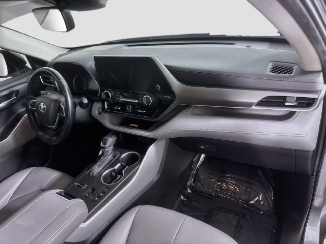 Used 2023 Toyota Highlander XLE FWD image 30