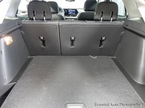 New 2026 Chevrolet Trax LS w/ LS Convenience Package FWD image 18