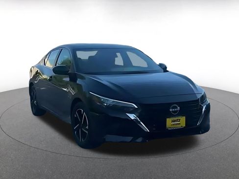 Used 2025 Nissan Sentra SV FWD image 3