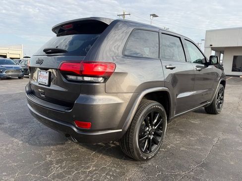 Used 2019 Jeep Grand Cherokee Altitude AWD/4WD image 3