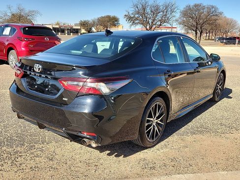 Used 2023 Toyota Camry SE image 3