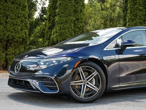 Used 2023 Mercedes-Benz EQS 580 4MATIC Sedan image 3