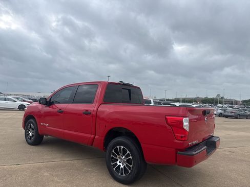 Used 2022 Nissan Titan SV image 17
