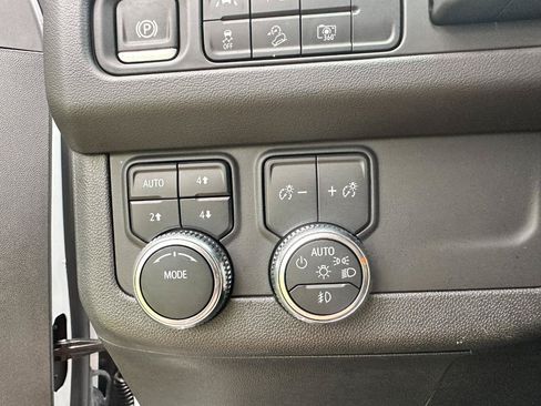 Used 2024 GMC Yukon XL AT4 w/ Technology Package AWD/4WD image 44