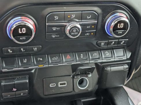 Used 2022 GMC Sierra 2500 AT4 w/ AT4 Premium Plus Package AWD/4WD image 24