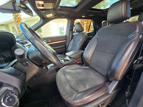 Used 2019 Ford Explorer XLT w/ Equipment Group 202A FWD image 10