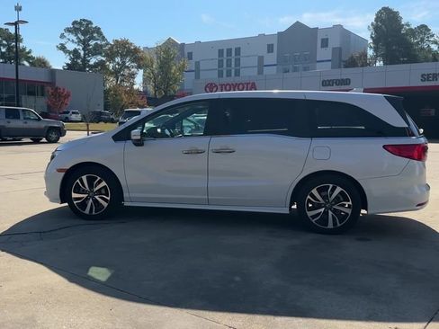Used 2023 Honda Odyssey Touring image 3