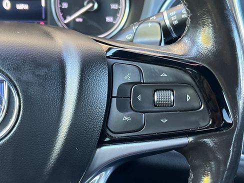 Used 2022 Buick Enclave Essence image 28
