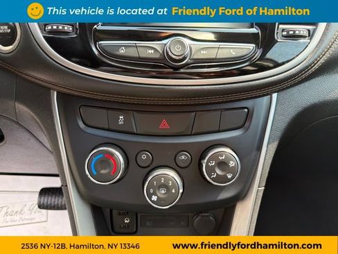 Used 2020 Chevrolet Trax LT w/ Driver Confidence Package AWD/4WD image 23
