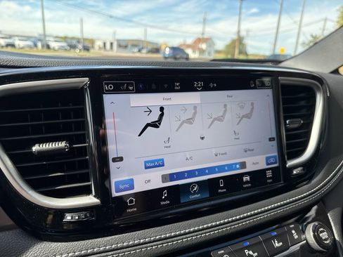 New 2026 Chrysler Pacifica Select FWD image 33