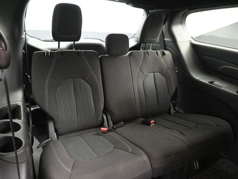 Used 2020 Chrysler Pacifica Touring w/ S Appearance Package FWD image 14