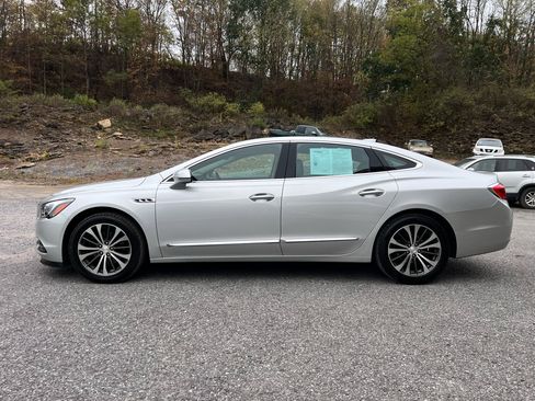 Used 2017 Buick LaCrosse Essence image 4