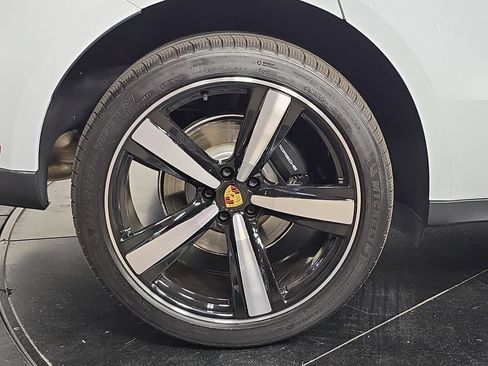 Certified 2025 Porsche Macan AWD/4WD image 29