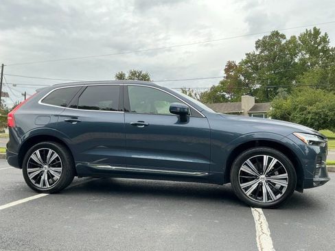 Used 2022 Volvo XC60 B5 Inscription w/ Advanced Package image 3