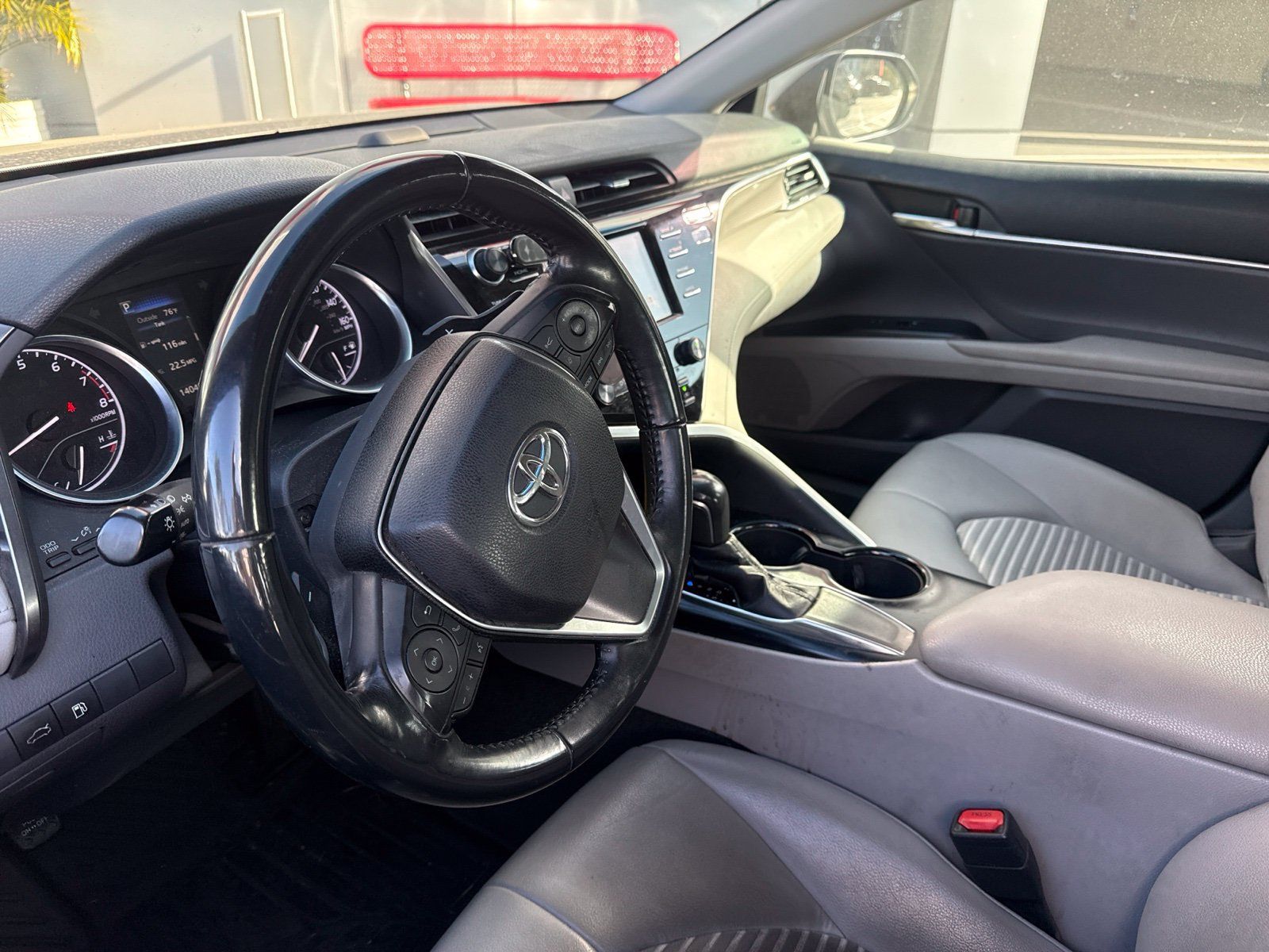 Used 2018 Toyota Camry SE FWD image 9