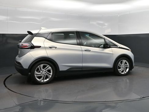 Used 2022 Chevrolet Bolt LT FWD image 8