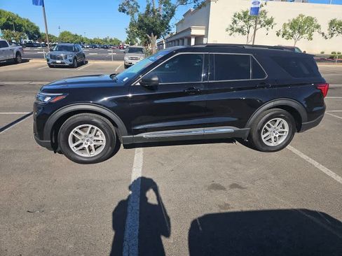 Used 2025 Ford Explorer Active RWD image 4