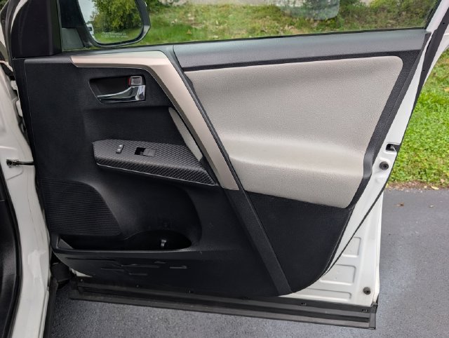 Used 2015 Toyota RAV4 XLE FWD image 33