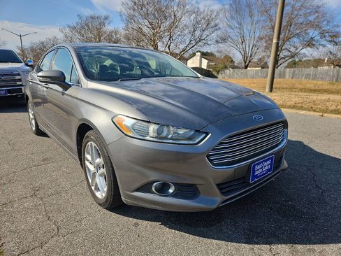 Used 2013 Ford Fusion SE image 9