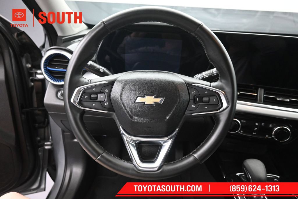 Used 2025 Chevrolet Trax LT w/ LT Convenience Package FWD image 21