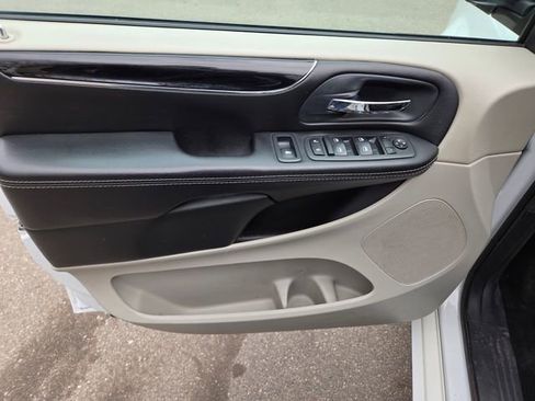 Used 2020 Dodge Grand Caravan SXT image 12