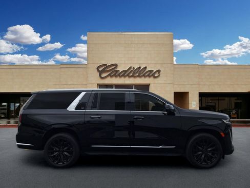 Used 2023 Cadillac Escalade ESV Luxury RWD image 2