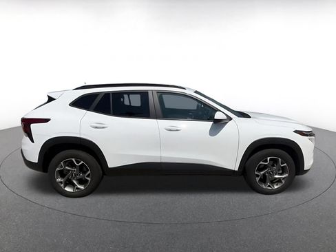Used 2025 Chevrolet Trax LT FWD image 16