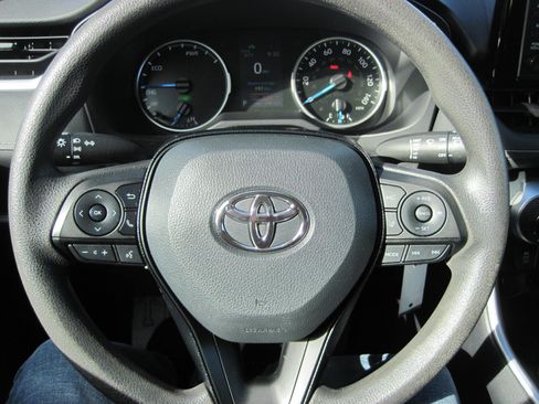 Used 2021 Toyota RAV4 LE AWD/4WD image 15